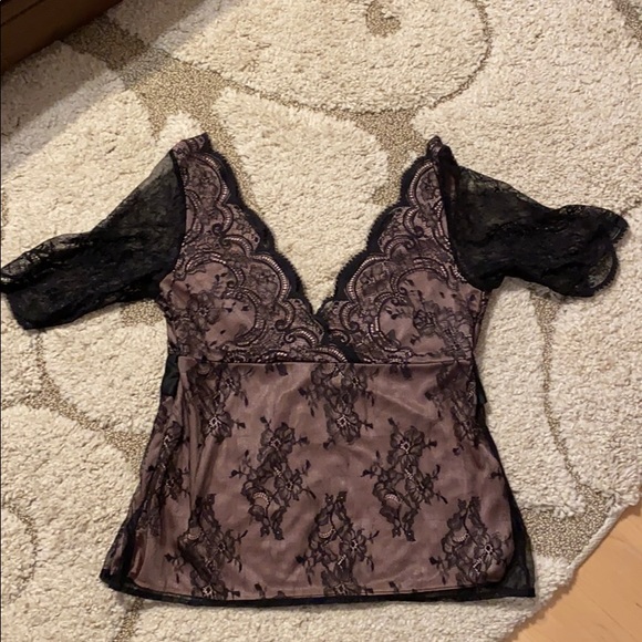 Beautiful lace top - Picture 2 of 5